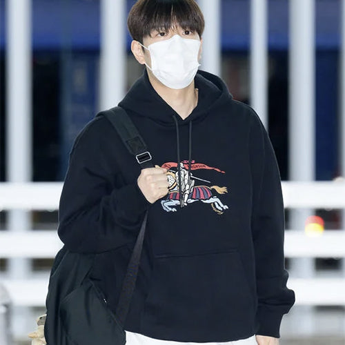 버버리 블랙 EKD 후드 티셔츠 블랙 (승민 착용)