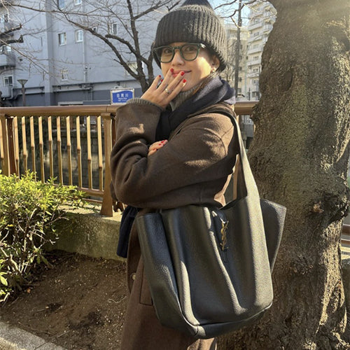 생로랑 베아 토트 그레인 레더 블랙 (성지영,이청아,한효주 착용)