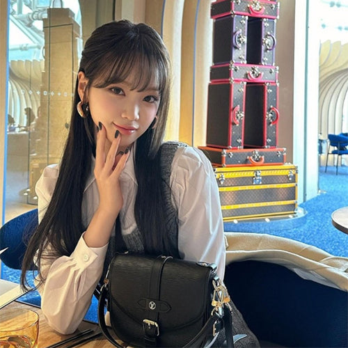 루이비통 소뮈르 BB 핸드백 숄더백(김채원 착용)