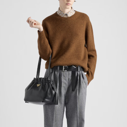 프라다 나파 레더 버킷 숄더백