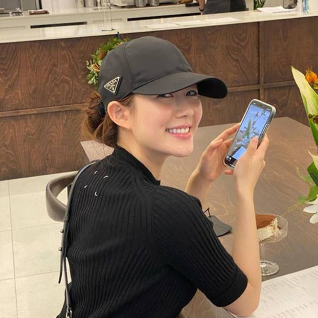 (국내배송) 프라다 사이드 삼각로고 볼캡