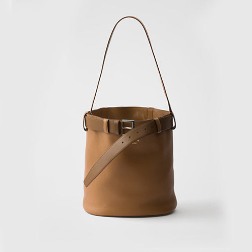 프라다 버클 레더 버킷백 벨트 캐러멜